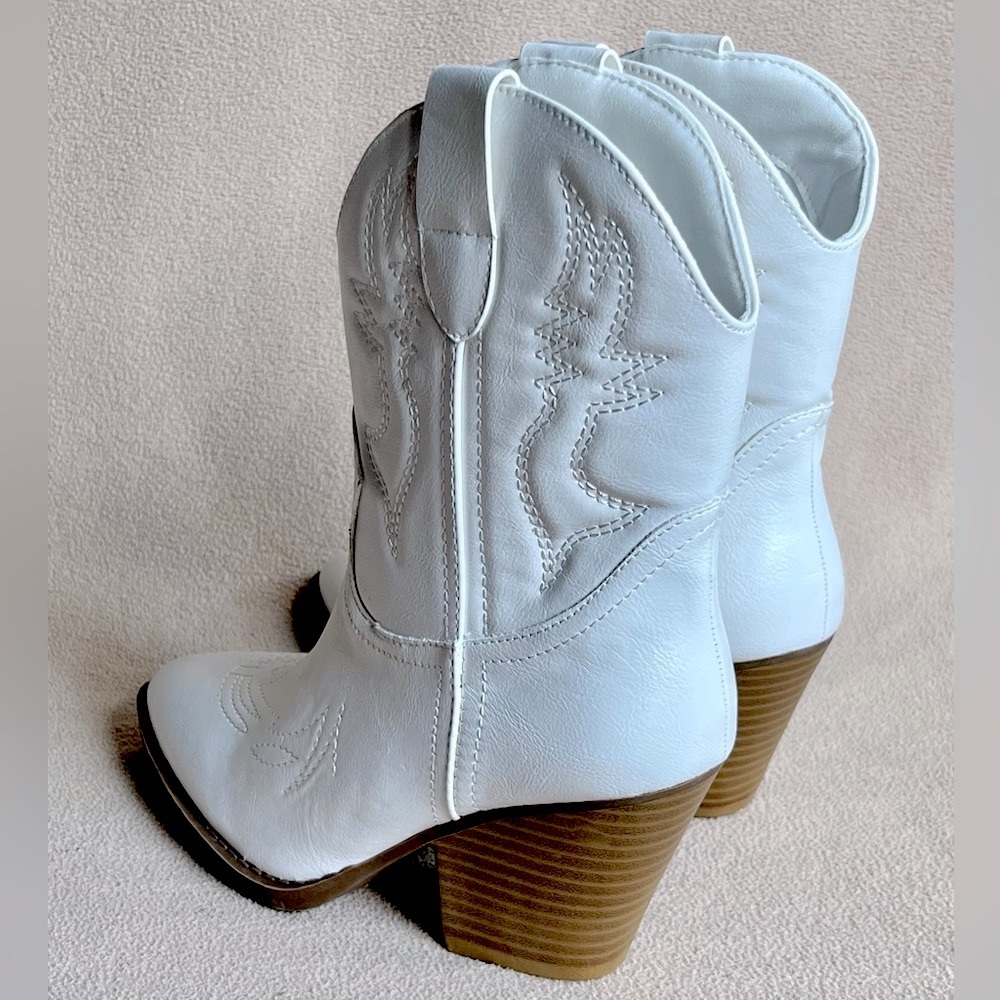 White Vegan Leather Western Booties NEW-Cowboy-Cowgirl-Faux-Heeled-Country-Boho - Picture 3 of 5